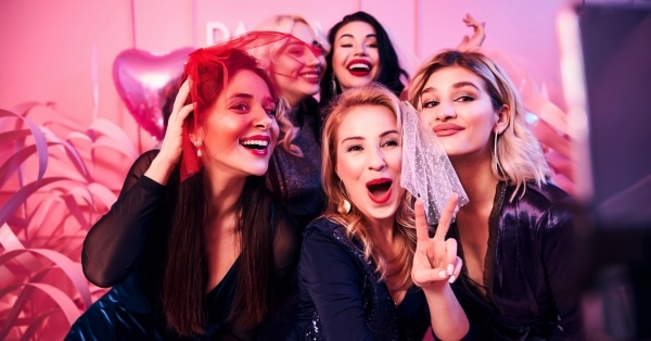 כך תפתיעי את האורחות במסיבת הרווקות שלך